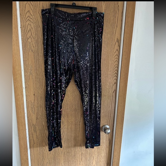 Straight leg/legging sequin pants size 2x but fits more like an xl in my opinion - Picture 3 of 9